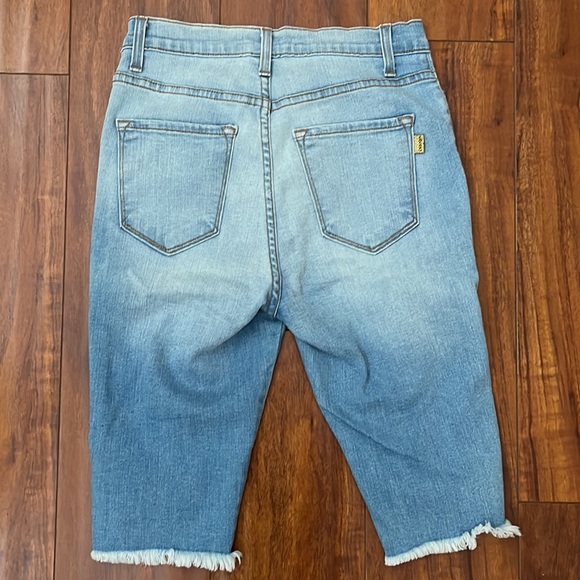 Women Destroyed Jeans 👖 - Picture 2 of 4